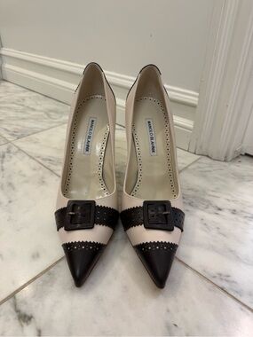 RARE Manolo Blahnik Buckle Cream and Espresso Pointed Toe Pumps
